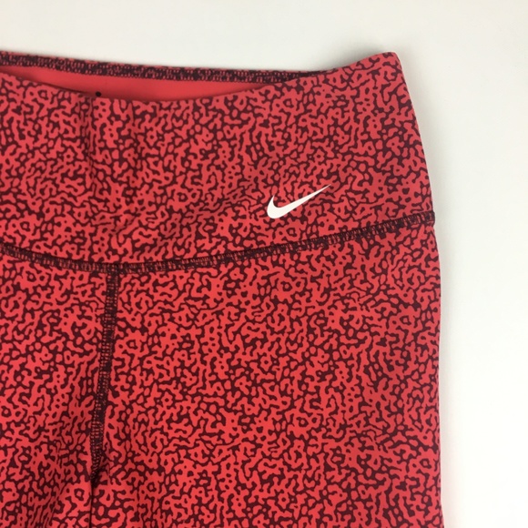 cropped fitness nike